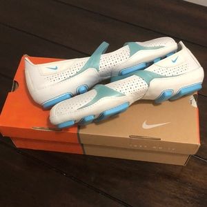 NIB Nike Barrette Tennis Shoes 9